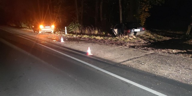 В Гвардейском округе пьяный подросток на «Опеле» врезался в дерево: пострадал 15-летний пассажир