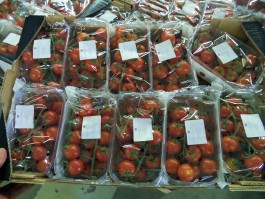 Таможенники не пустили в регион тонну марроканских помидоров черри