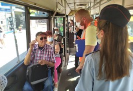 «Отрицательная тенденция»: в Калининграде начали масочные рейды в общественном транспорте