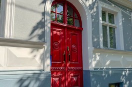 В старинном доме в Советске установили отреставрированные исторические двери (фото)