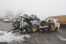 На Окружной дороге «Митсубиси» врезался в грузовик: погибли два человека (фото)