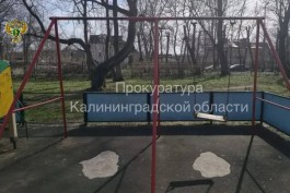 Прокуратура Балтийска требует отремонтировать опасную детскую площадку в парке Головко