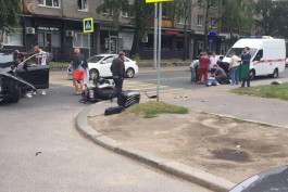 На улице Фрунзе в Калининграде мотоциклист врезался во внедорожник