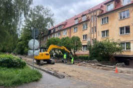 В Калининграде приступили к ямочному ремонту дороги на улице Коммунальной (фото)