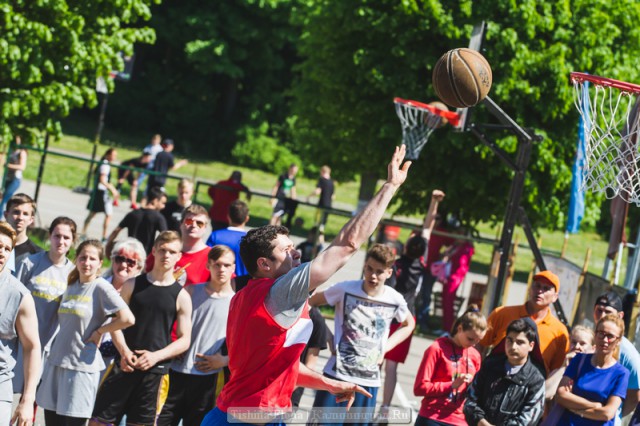 «Три на три»: в калининградском турнире по уличному баскетболу сыграли 90 команд (фото)