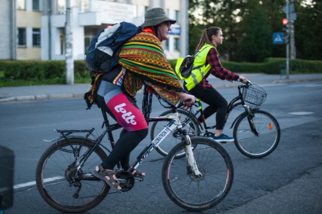 В Паланге запретили кататься на электросамокатах и велосипедах в центре города