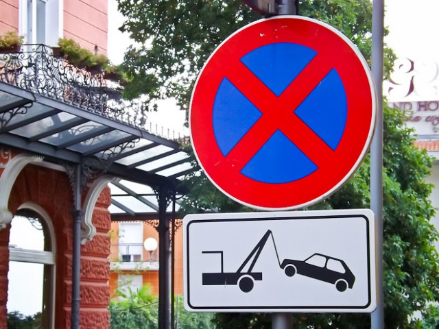 В начале августа на двух улицах Калининграда запретят парковку из-за стройки