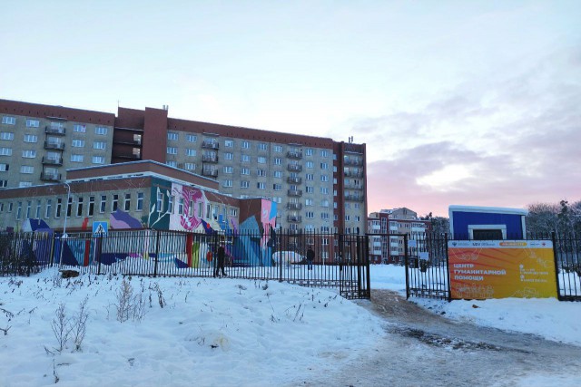 «Школьникам — в обход»: БФУ закрывает путь через общежития в районе улицы Гагарина в Калининграде