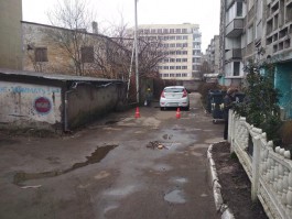 Во дворе на улице 9 Апреля в Калининграде машина сбила 90-летнюю пенсионерку