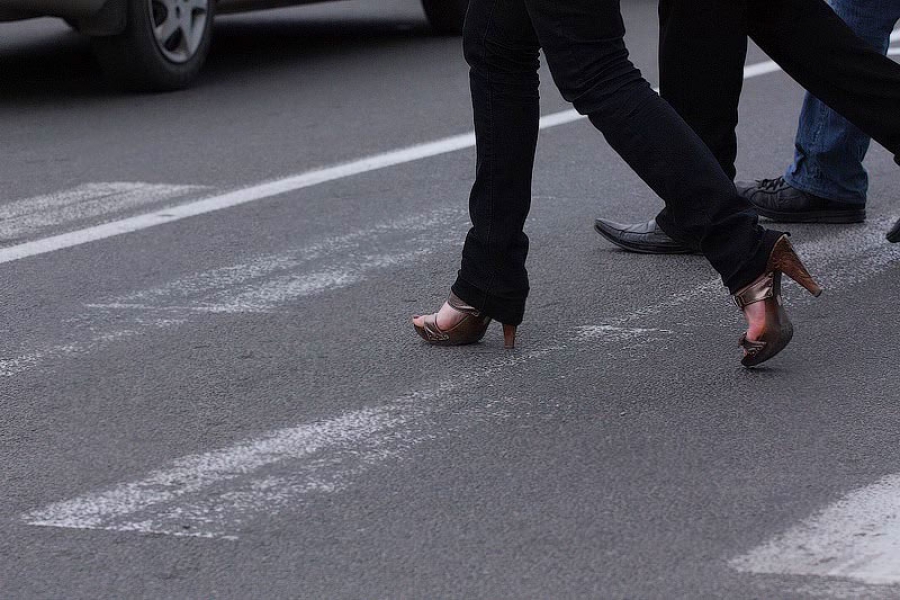 На ул. Фрунзе в Калининграде водитель «Фольксвагена» сбил женщину на пешеходном переходе